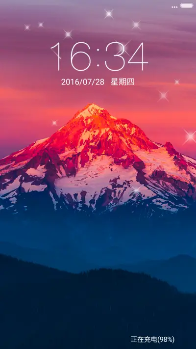 夕阳下的雪山