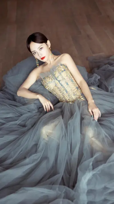 美艳动人张嘉倪