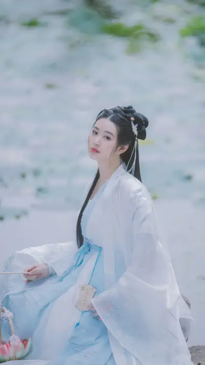 云想衣裳花想容