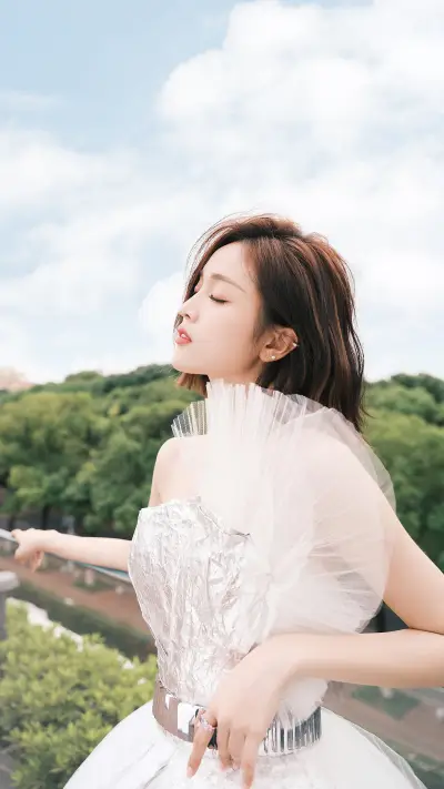 甜美撩人的吴宣仪