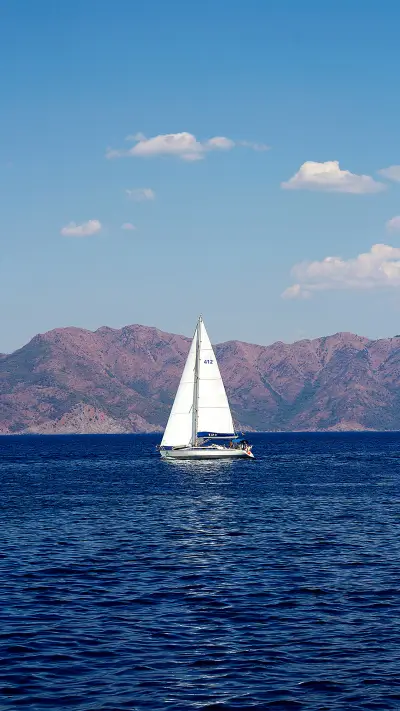 海上小船壁纸-锐景创意