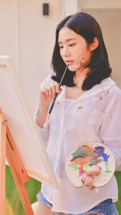 认真画画的女生 真的很美 - Screenshot 1